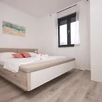 Titi דירה