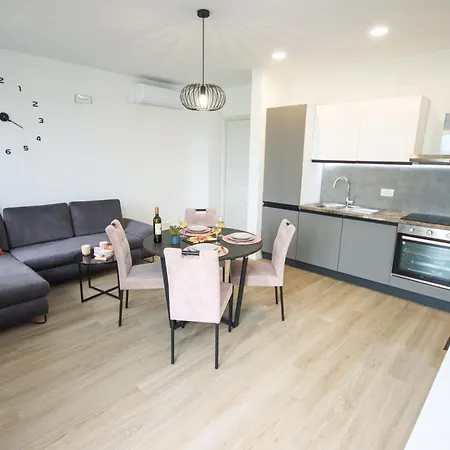 Titi Apartment